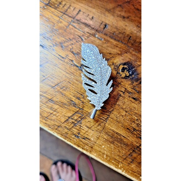 Silver Tone Rhinestone Iced Feather‎ Brooch Pin - Picture 1 of 5